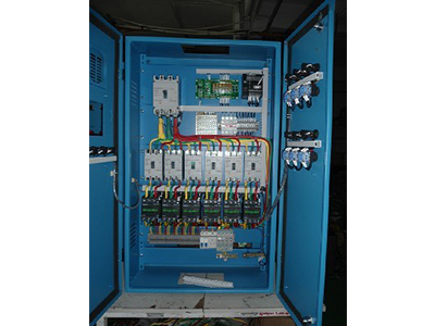 配電柜配電開(kāi)關(guān)控制設(shè)備的創(chuàng)新研發(fā)與技術(shù)前沿